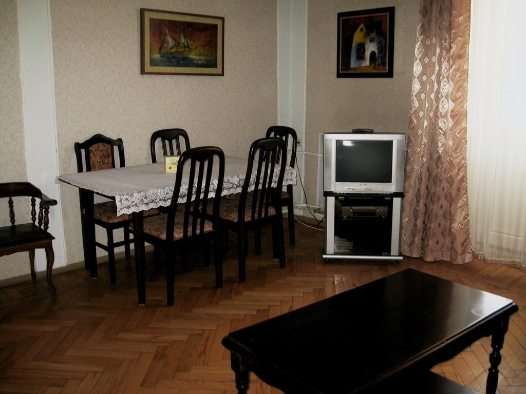 Apartment On Tumanyan 耶烈万 客房 照片